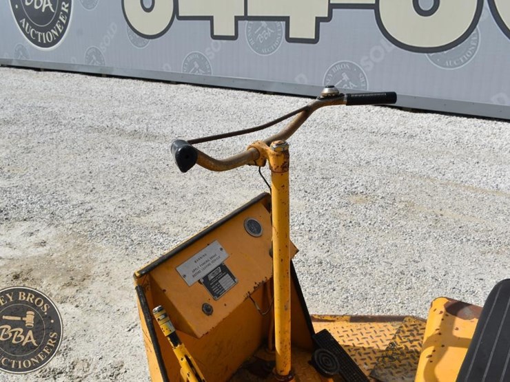 1996-united-tractor-2500bl-42652-image-23