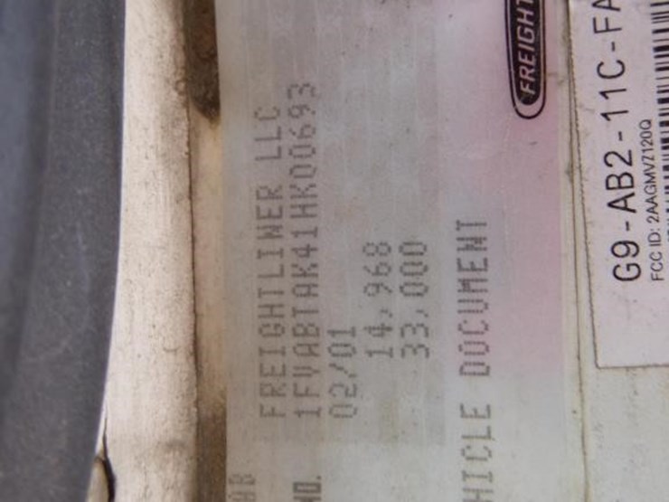 2001-freightliner-fl70-image-44