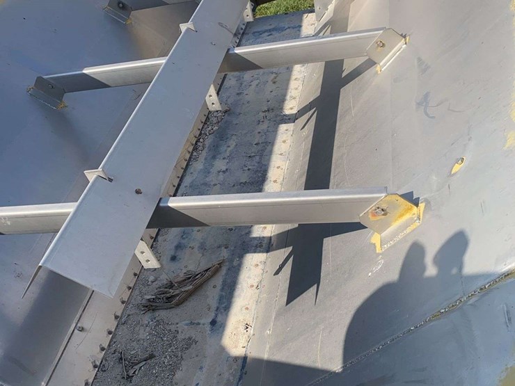 2006-terra-gator-6103-showing-7352-hrs-image-24