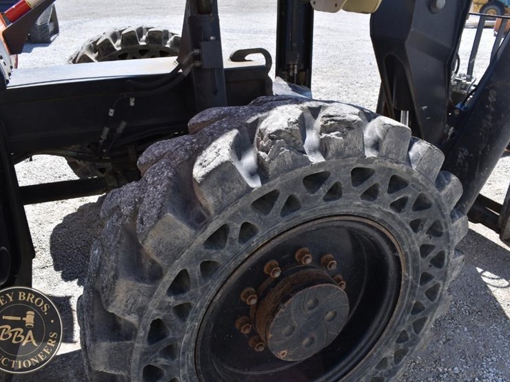 2015-jlg-g10-55a-image-42