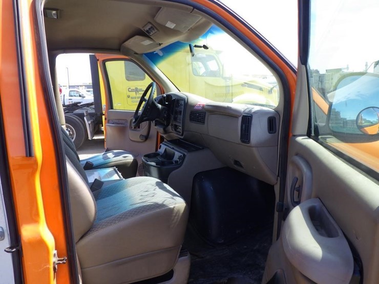 2000-gmc-safari-image-6