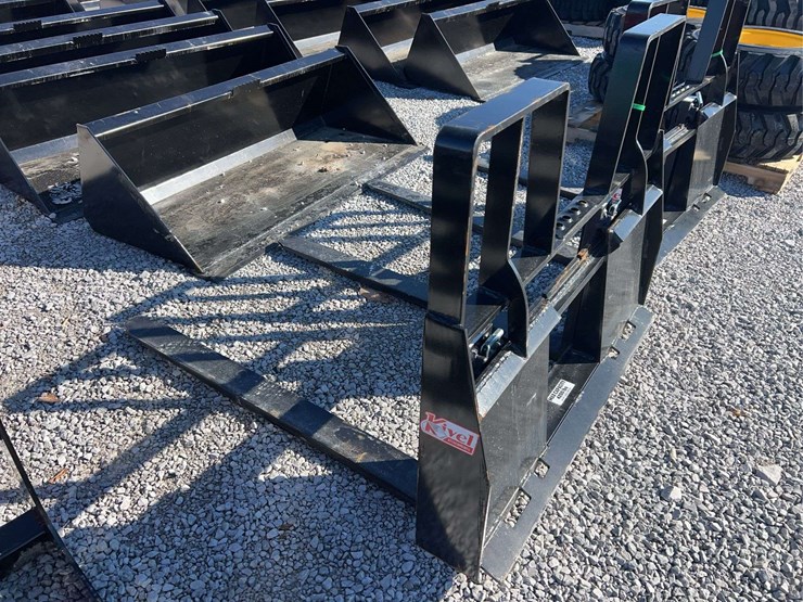 new-48"-kivel-pallet-fork-attachment-image-1