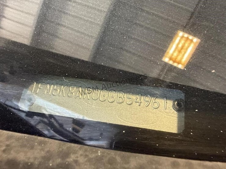 2016-ford-explorer-image-15