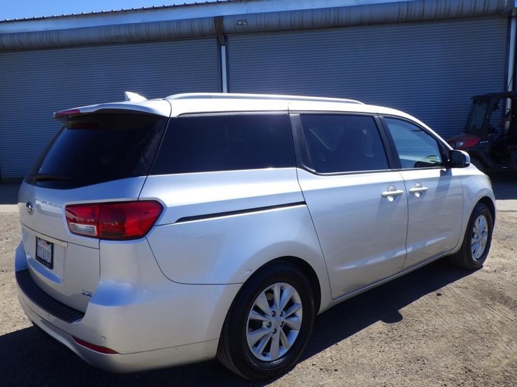 2016-kia-sedona-image-3