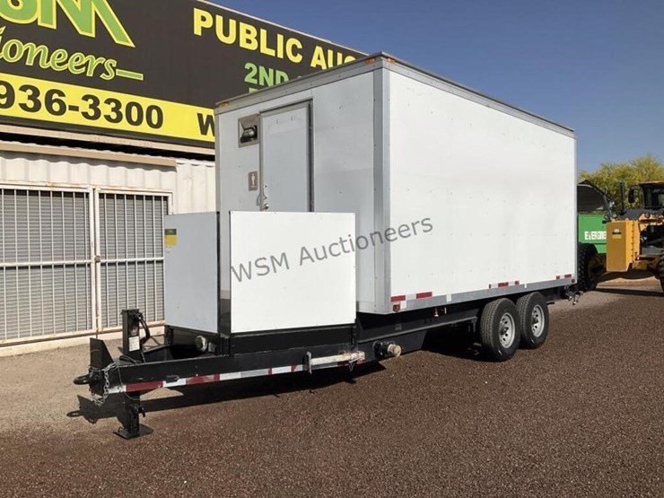 2005-advantage-tt16-10aa-restroom-trailer-image-2