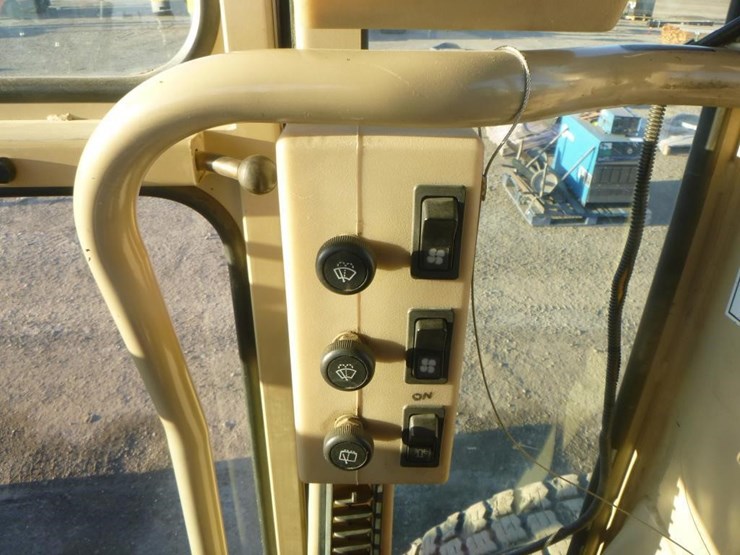 2006-caterpillar-143h-image-32