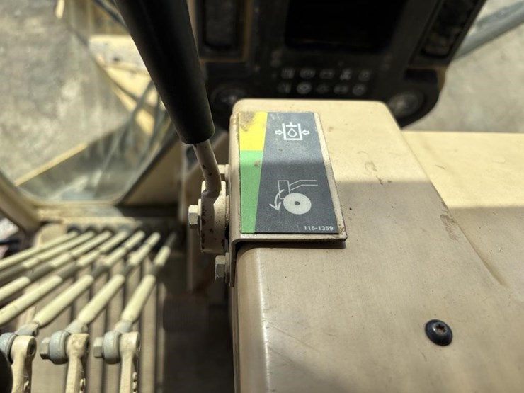 2006-caterpillar-143h-image-48