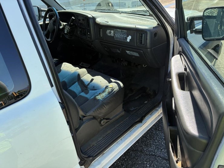 2003-chevrolet-silverado-3500-image-9