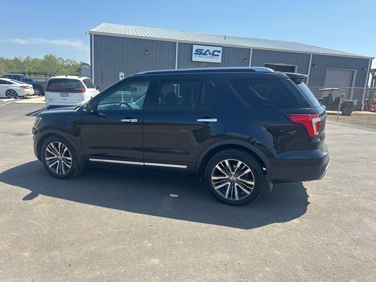 2016-ford-explorer-platinum-image-6