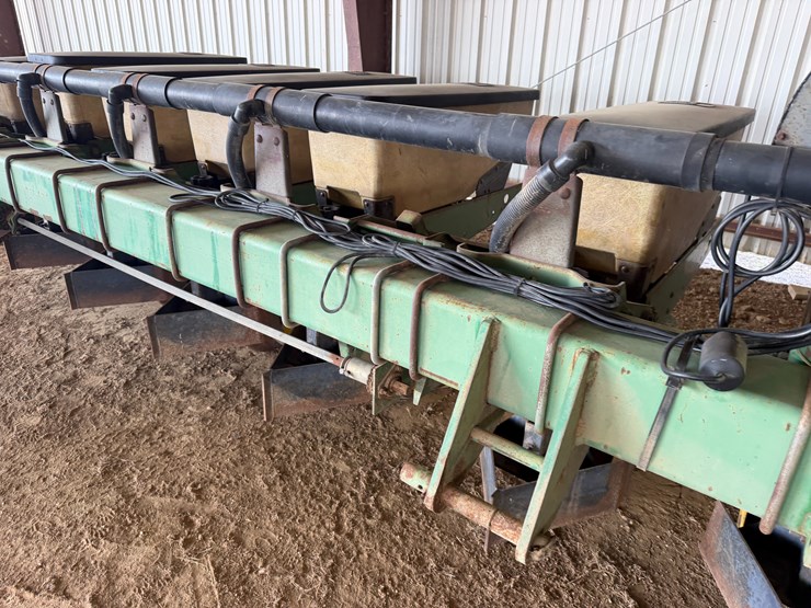 john-deere-7300-image-32