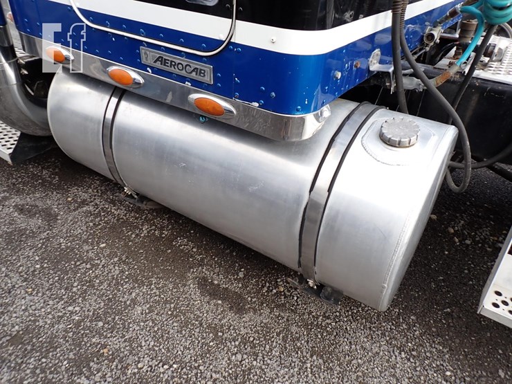 2006-kenworth-w900l-image-17