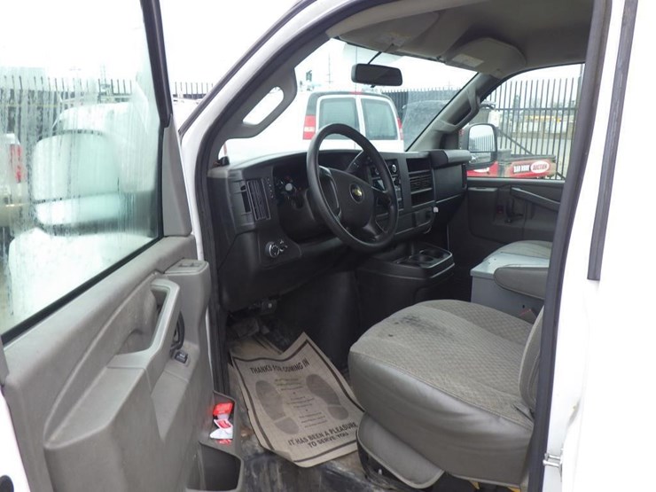 2016-chevrolet-express-2500-image-5