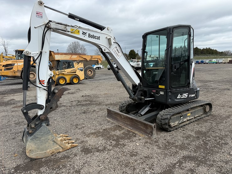 2019-bobcat-e35-image-1