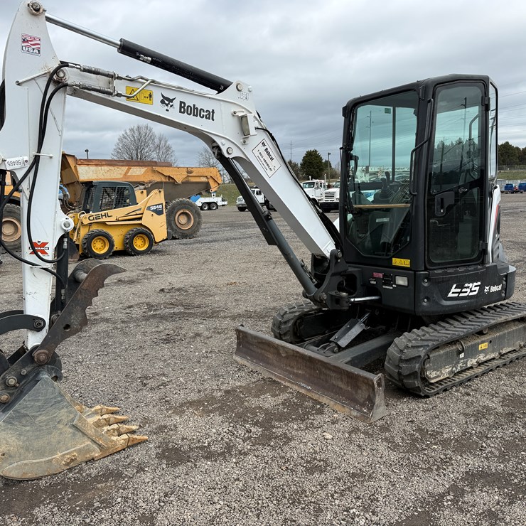 2019 BOBCAT E35