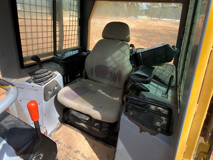 2004-deere-550h-image-7