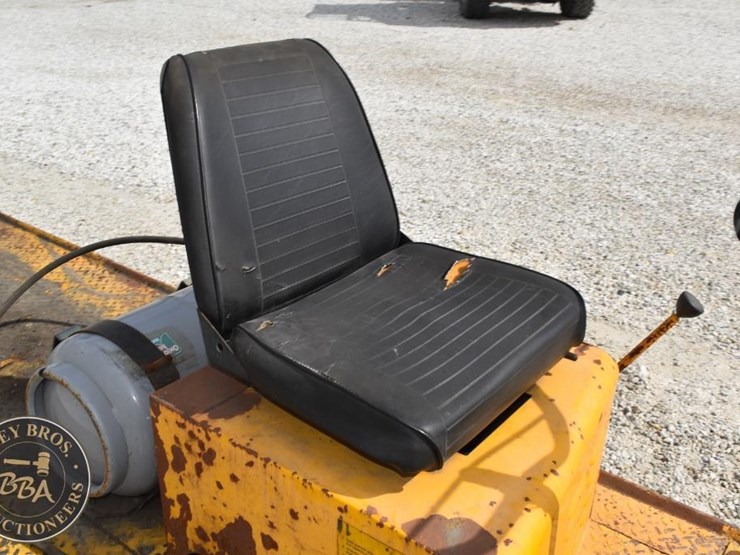 1996-united-tractor-2500bl-42652-image-17