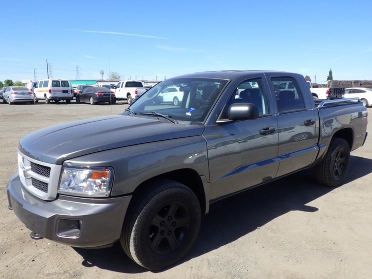 2011-dodge-dakota-image-1