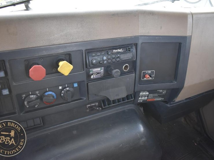 1993-international-8200-image-40