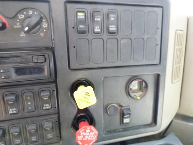 2009-international-7600-image-16