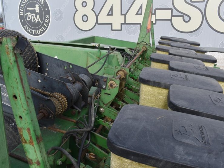 1990-john-deere-7240-image-16