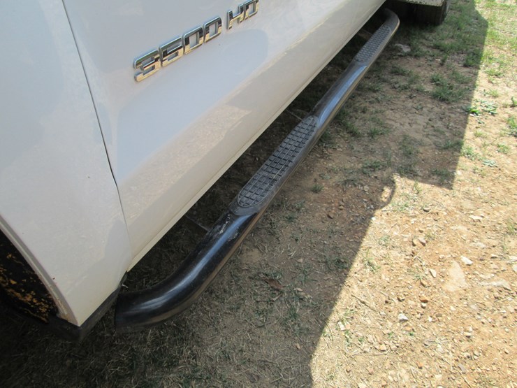 2017-chevrolet-3500hd-image-24