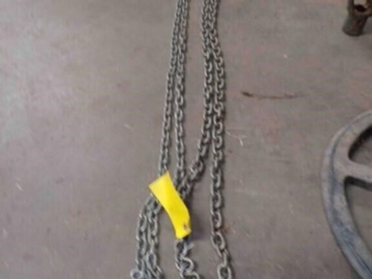2-chains-3-hooks-image-2