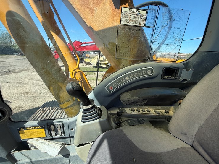 2006-jcb-js220-lc-image-21