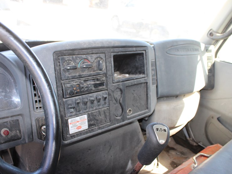 2004-international-durastar-4200-image-6