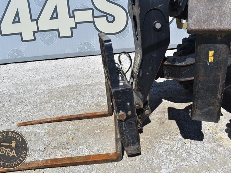 2015-jlg-g10-55a-image-30