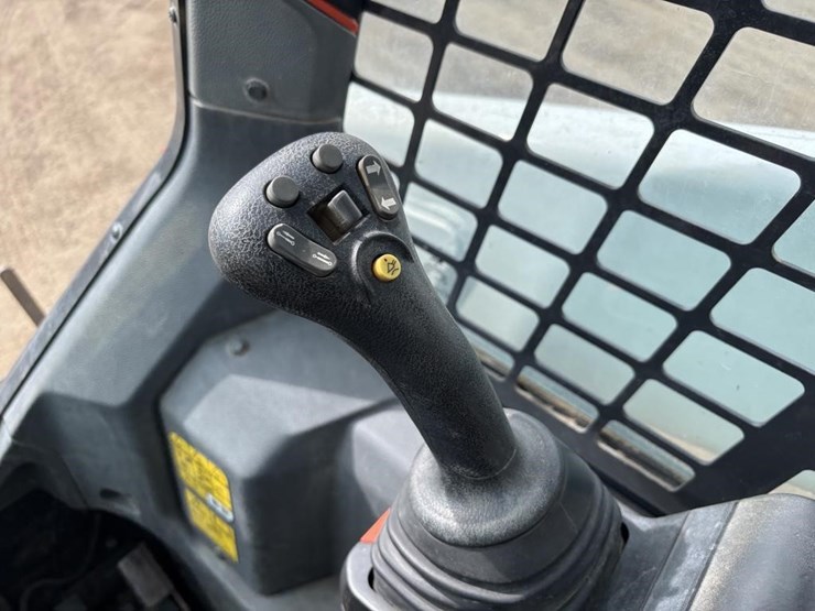 2021-bobcat-t66-image-23