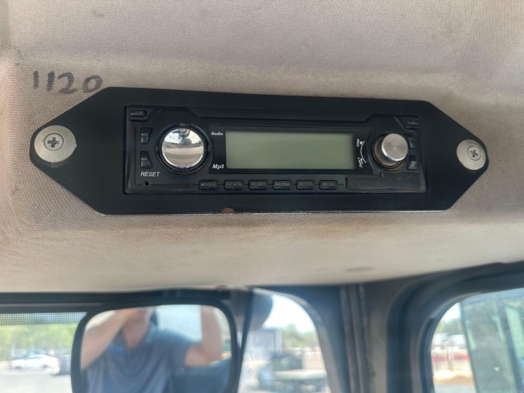 2022-john-deere-644-image-33