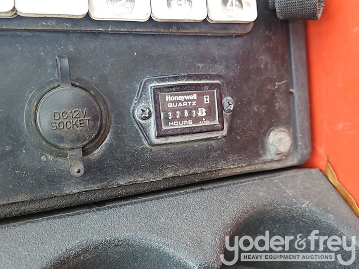 2017-skyjack-sj1056th-image-32