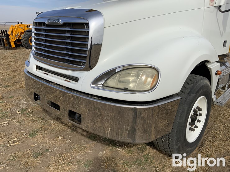 2006-freightliner-columbia-120-image-9