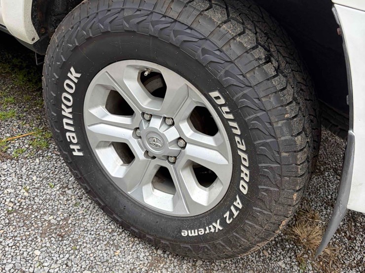 2015-toyota-4-runner-image-6