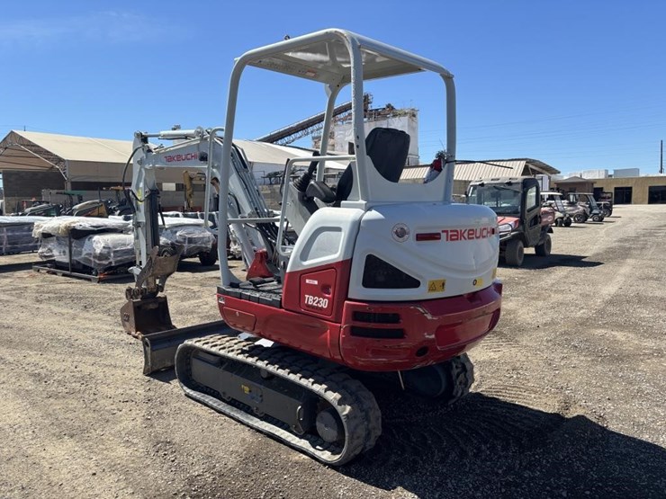 2020-takeuchi-tb230-image-4