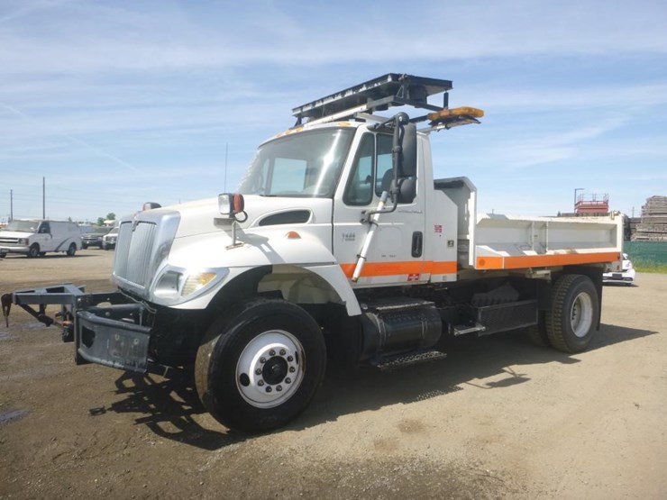 2004-international-7400-image-1