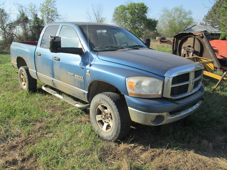 2006-dodge-3500-image-2