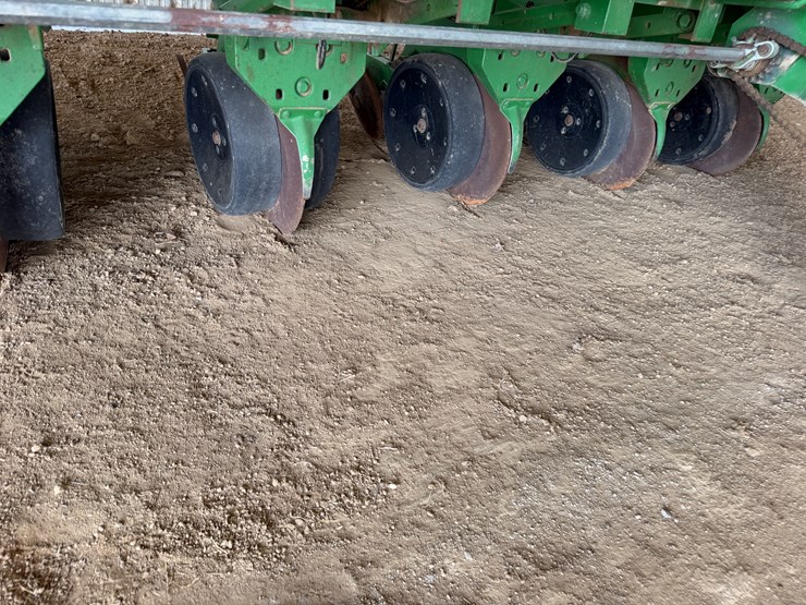 john-deere-7300-image-30