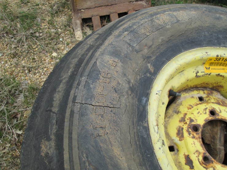 #38181-•-lot-of-(2)-11.00-16-tires-image-4