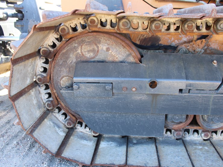 2017-case-580m-image-10