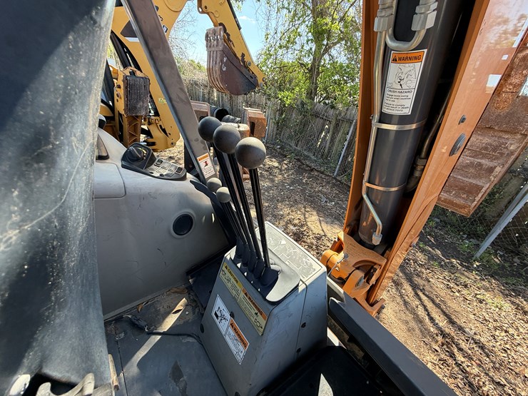 2017-case-580sn-image-18