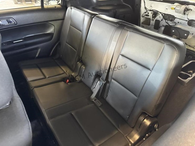 2017-ford-explorer-image-23