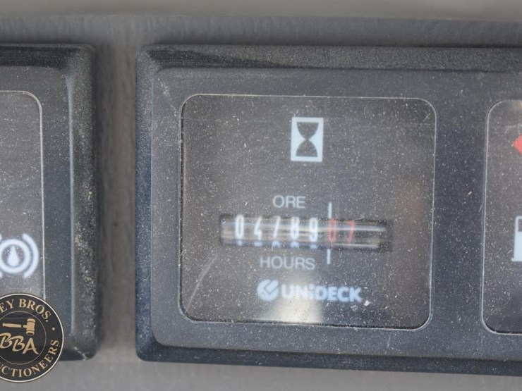 2013-manitou-mlt845-120-image-45