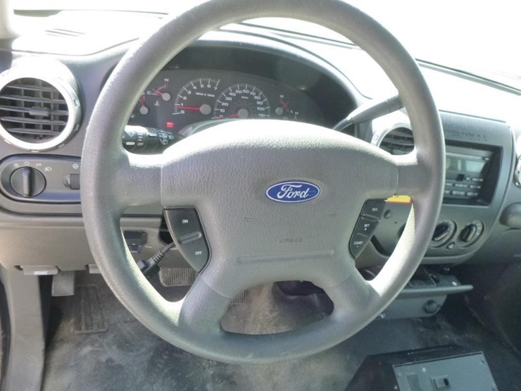 2003-ford-expedition-image-13