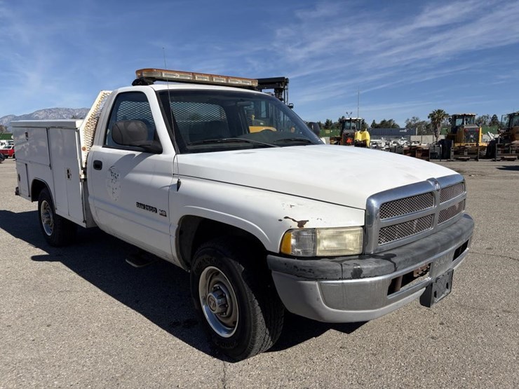 2001-dodge-2500-image-2