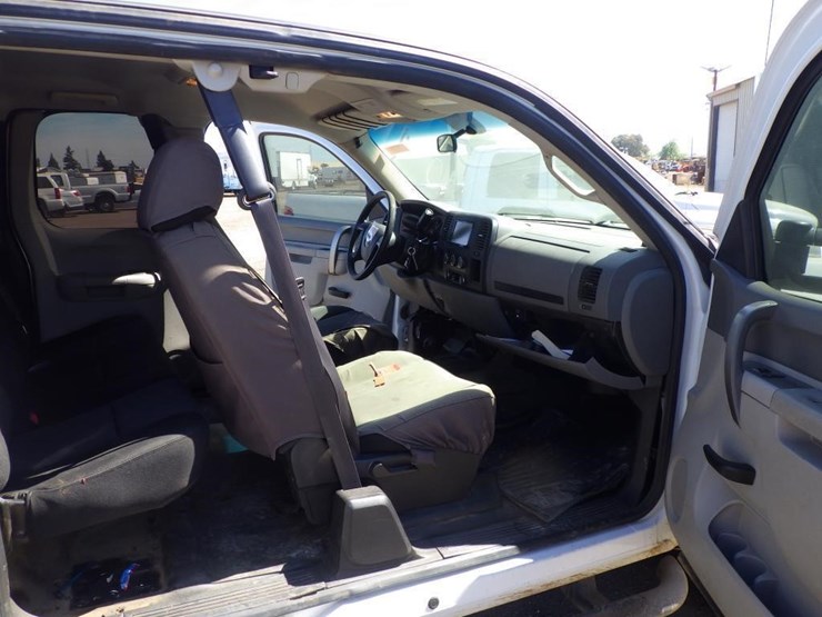 2013-chevrolet-2500hd-image-6