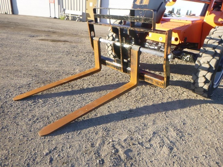 2018-jlg-8042-image-9