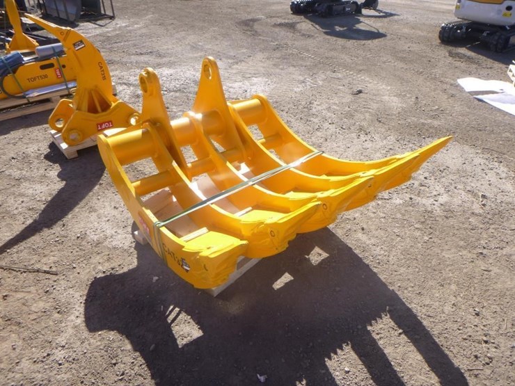 caterpillar-320-image-2