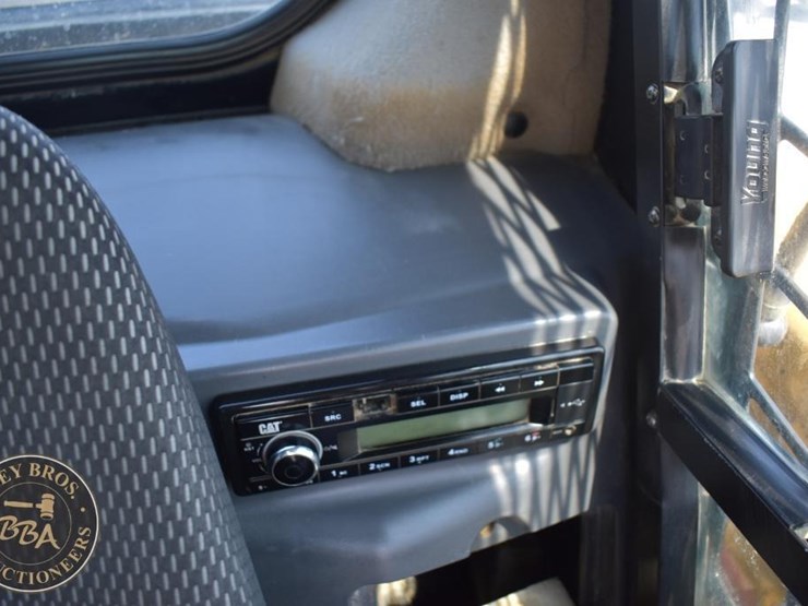 2023-caterpillar-259d3-image-39