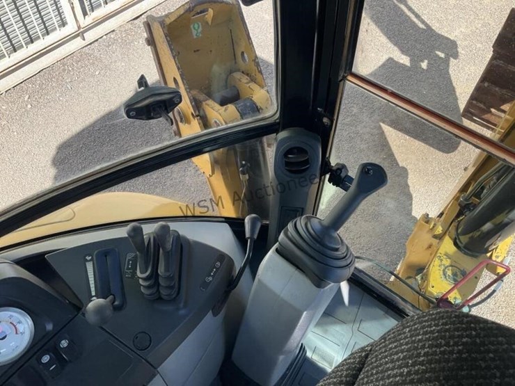 caterpillar-420e-image-24